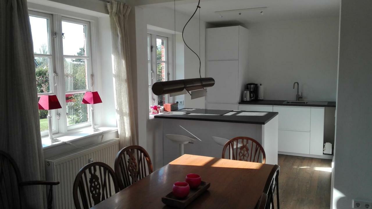 Ferienwohnungen Und Haushaelfte Friesland Midlum  エクステリア 写真