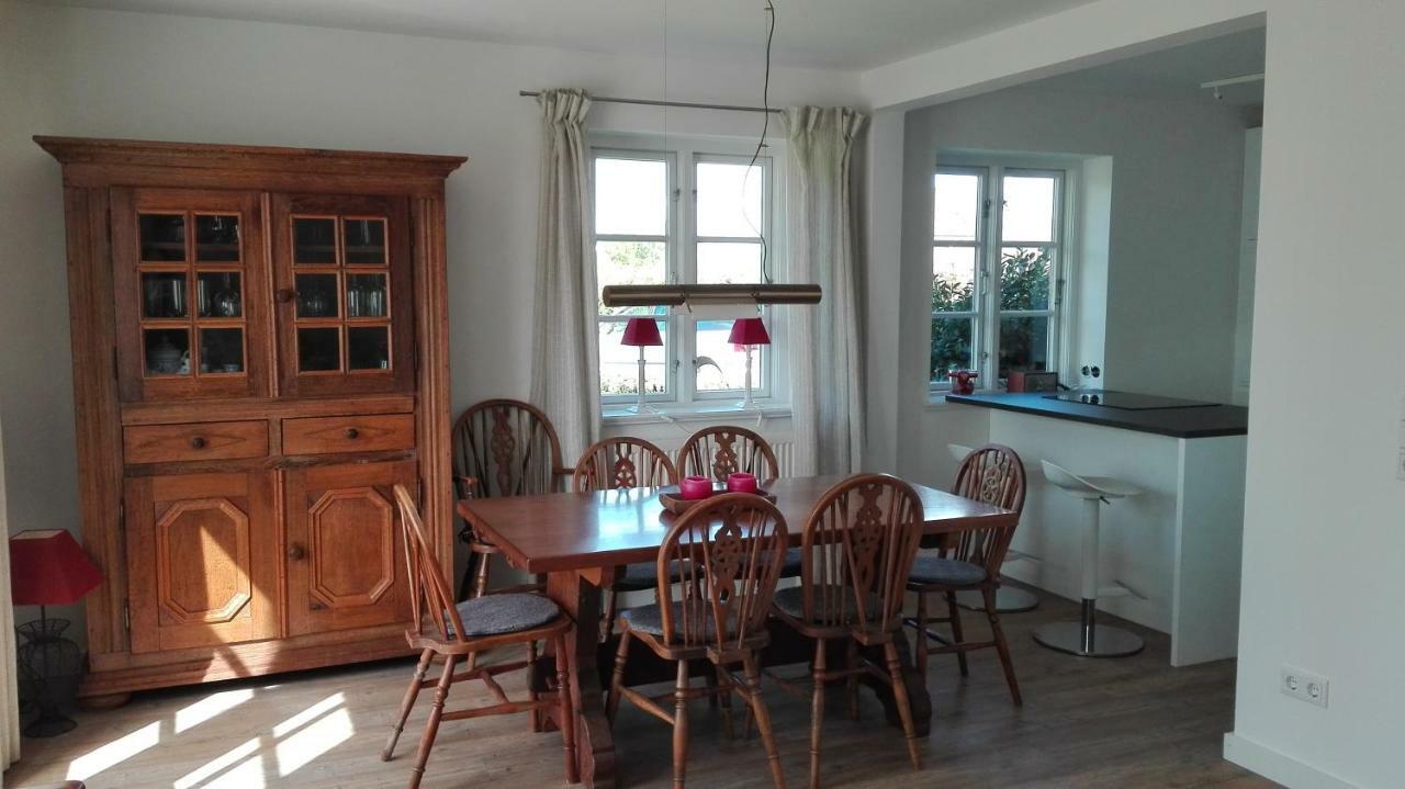 Ferienwohnungen Und Haushaelfte Friesland Midlum  エクステリア 写真