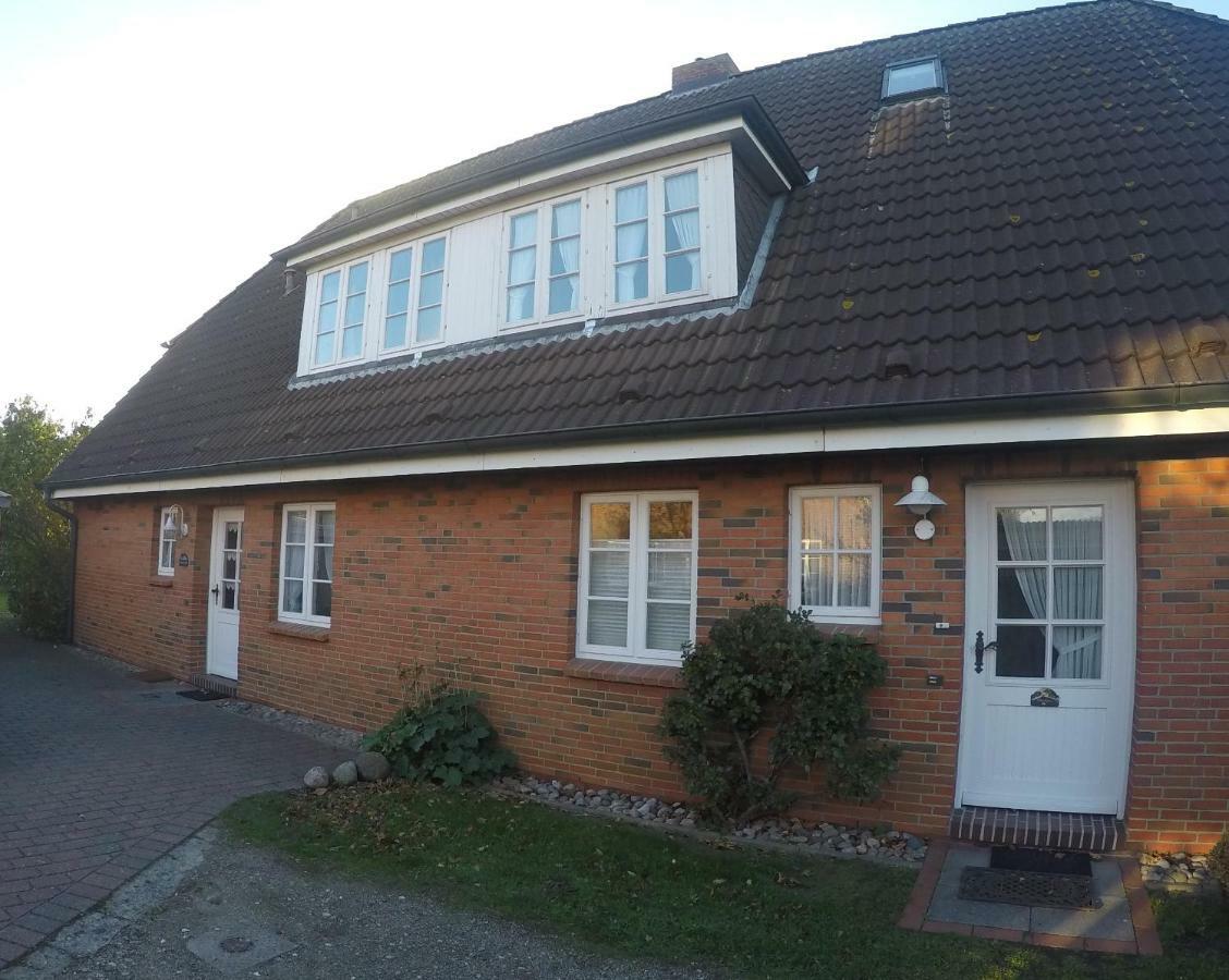 Ferienwohnungen Und Haushaelfte Friesland Midlum  エクステリア 写真